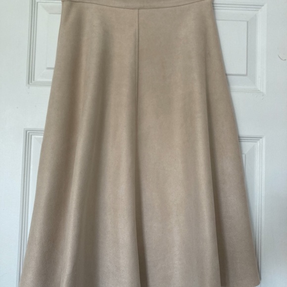 Suede Beige Skirt Size Small Size 4 NEVER WORN - Picture 2 of 3